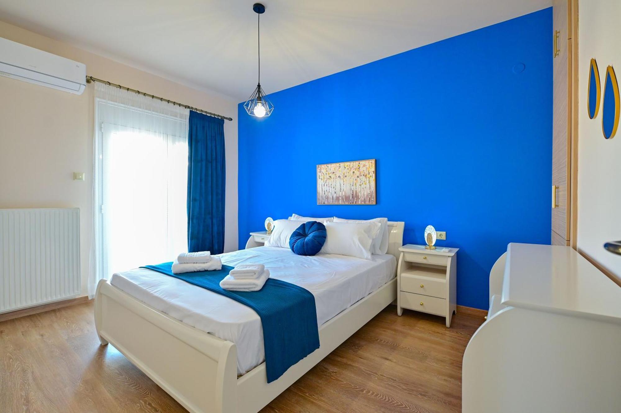 Royal Blue Bycheckin *